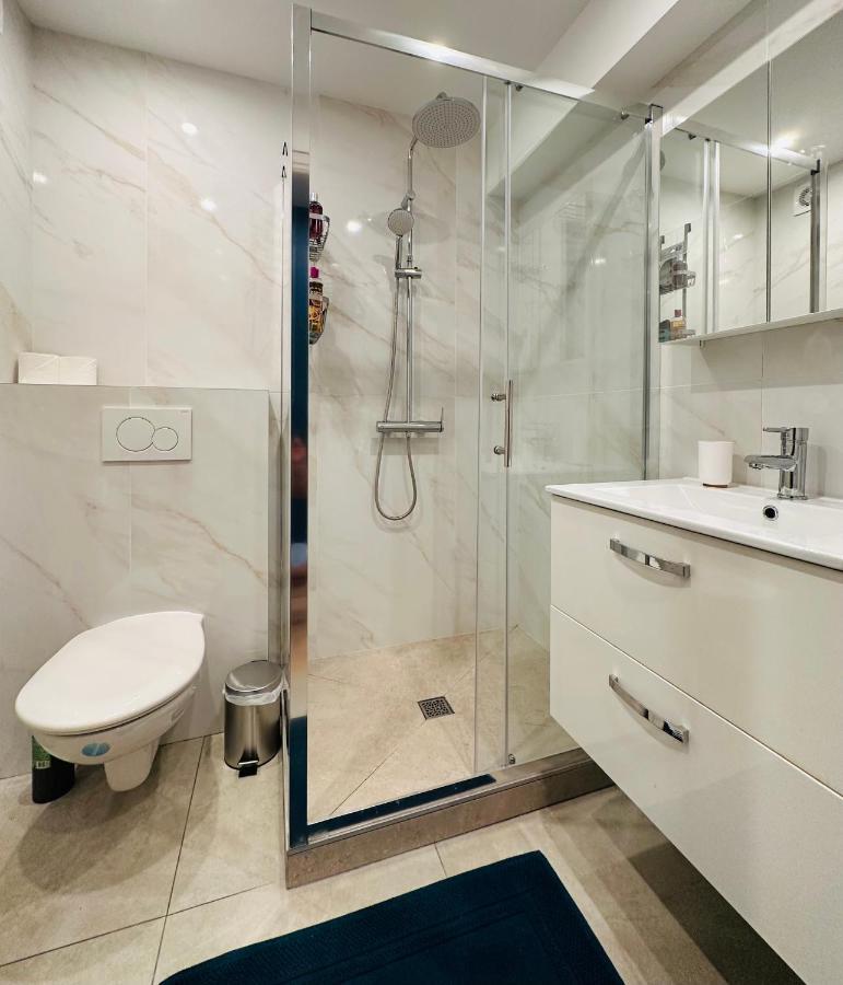 The Nice - 3 Rooms, 3Air Cond, 3Tv, 3Fans, 2 Wc, Wifi Everywhere 5Min Aeroport, Train, Beach, 1Min Tram, 15 Min Centre, Port, Parking Possible Esterno foto